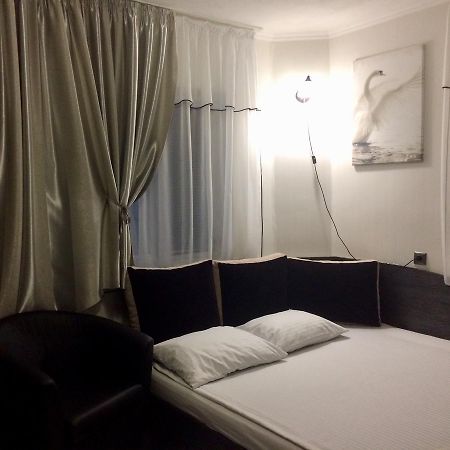 Maiami Hotel Nikopol Bagian luar foto