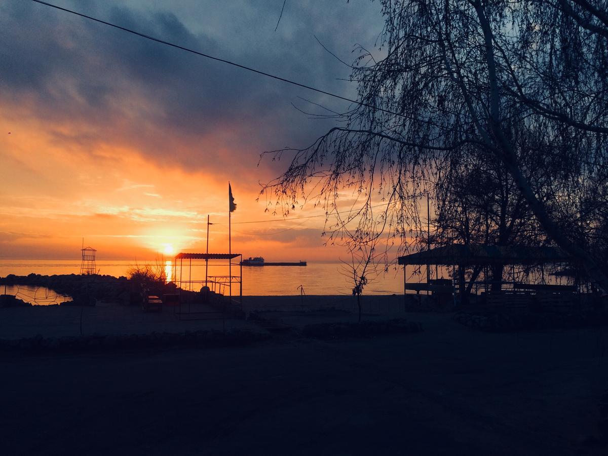 Maiami Hotel Nikopol Bagian luar foto