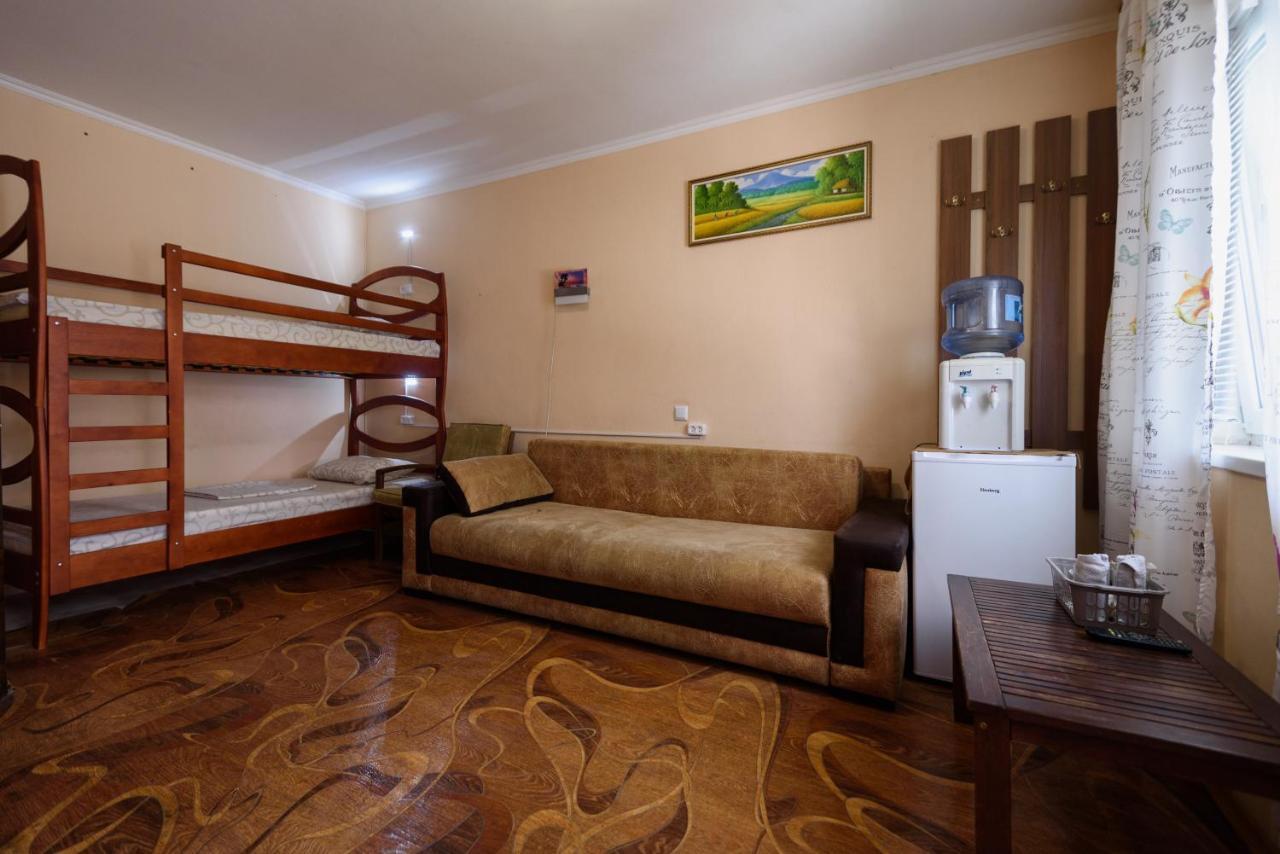 Maiami Hotel Nikopol Bagian luar foto