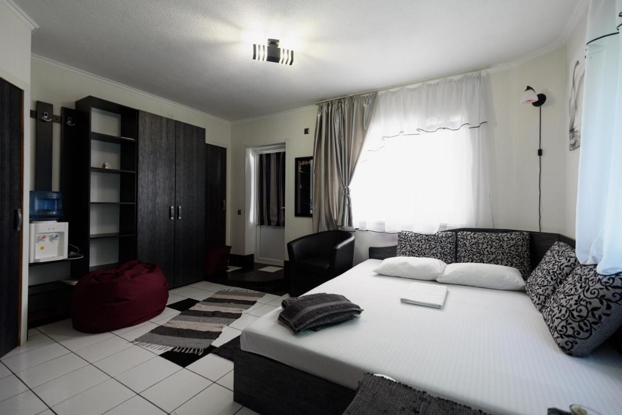 Maiami Hotel Nikopol Bagian luar foto