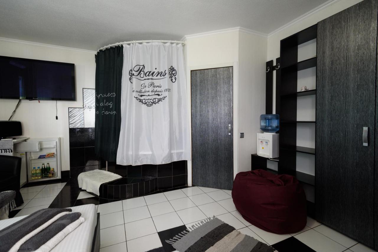 Maiami Hotel Nikopol Bagian luar foto