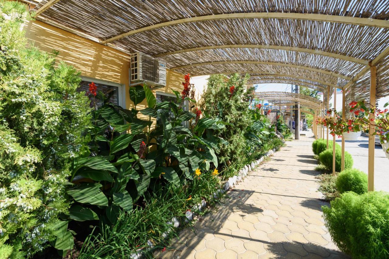 Maiami Hotel Nikopol Bagian luar foto