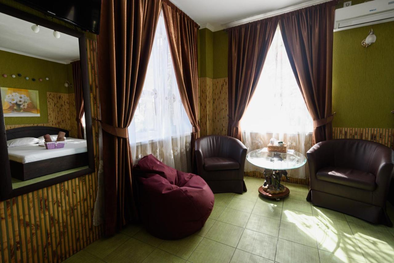 Maiami Hotel Nikopol Bagian luar foto