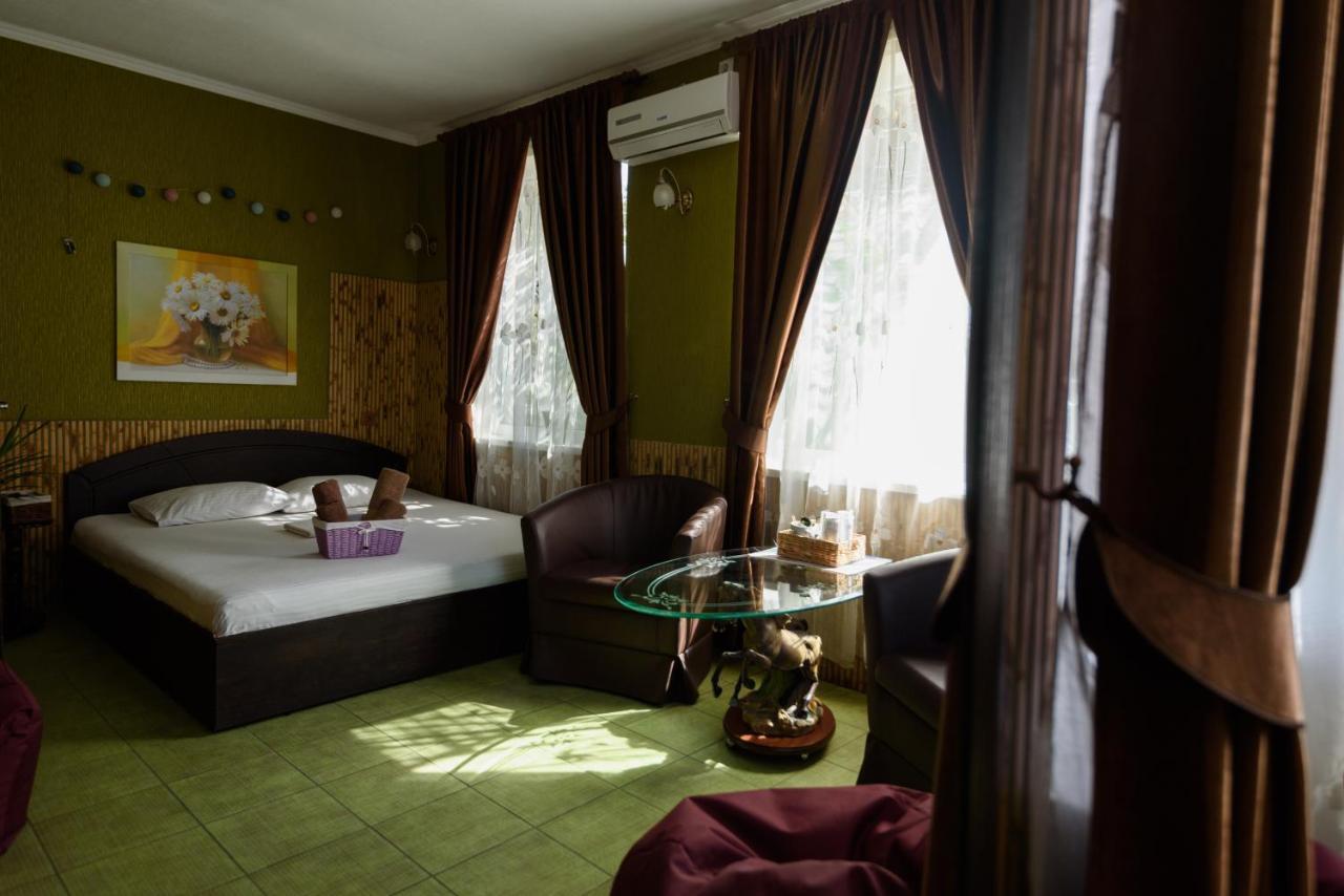 Maiami Hotel Nikopol Bagian luar foto